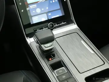 2025 Roewe RX5 с пробегом 12 100 км