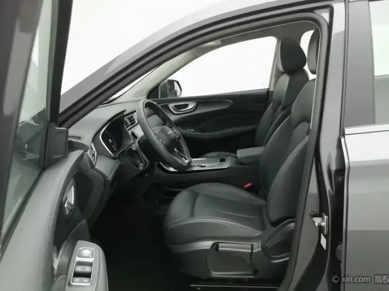 2025 Roewe RX5 с пробегом 12 100 км