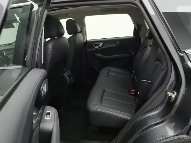 2025 Roewe RX5 с пробегом 12 100 км