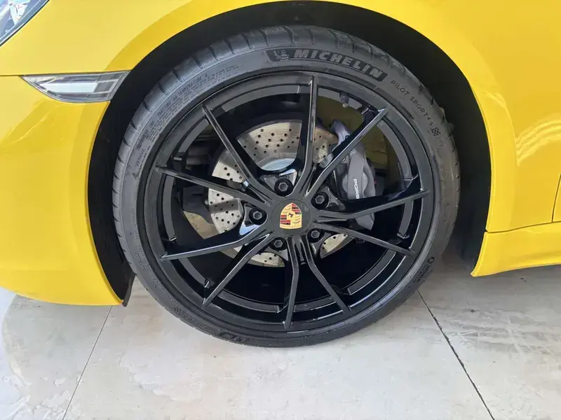 2023 Porsche 718 Spyder с пробегом 12 000 км