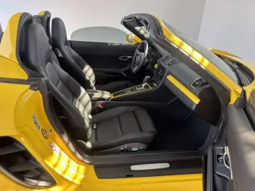 2023 Porsche 718 Spyder с пробегом 12 000 км