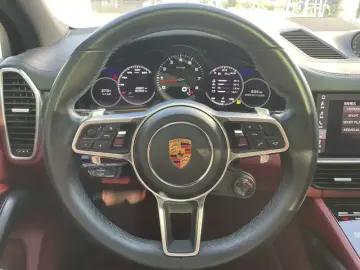 2019 Porsche Cayenne с пробегом 43 000 км