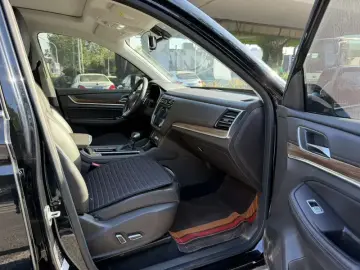 2019 Roewe RX8 с пробегом 60 000 км