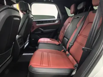 2024 Porsche Cayenne с пробегом 22 000 км