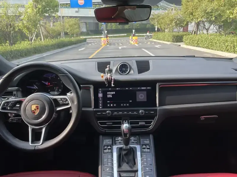 2021 Porsche Macan с пробегом 87 000 км