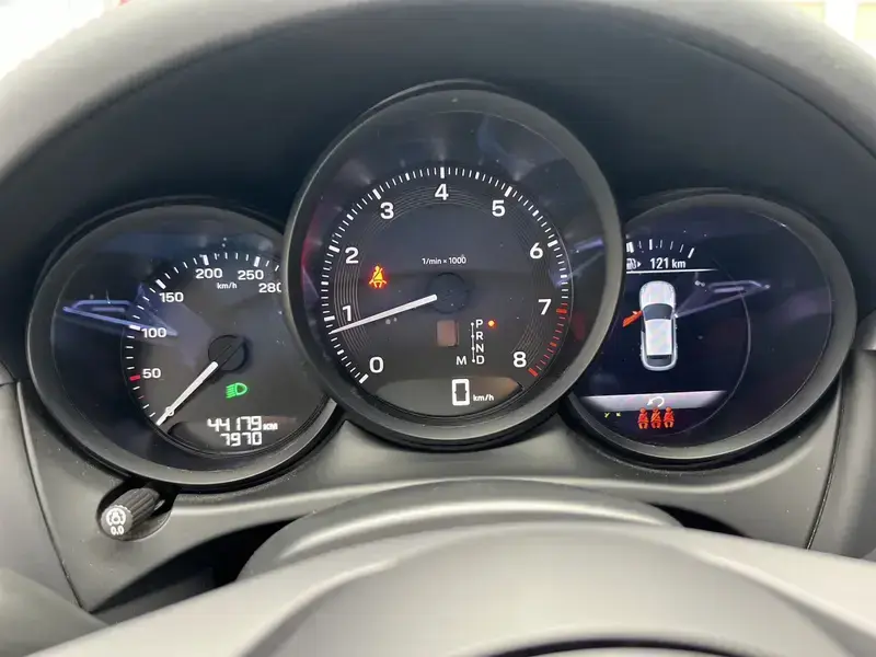 2023 Porsche Macan с пробегом 44 000 км