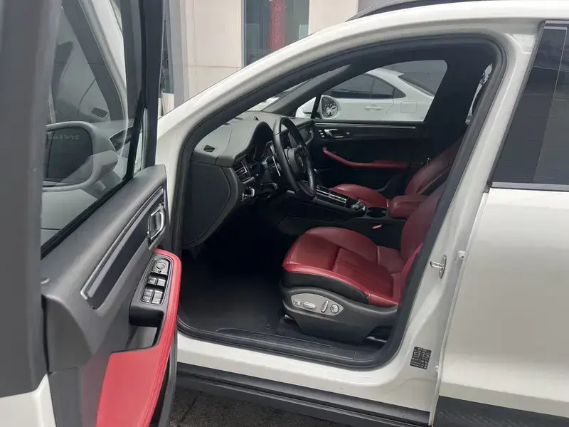 2023 Porsche Macan с пробегом 44 000 км