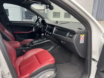 2023 Porsche Macan с пробегом 44 000 км