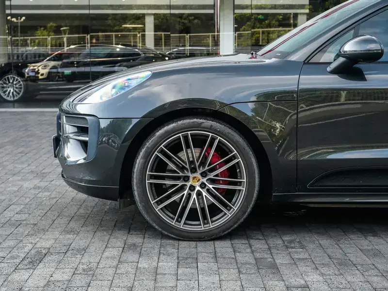 2020 Porsche Macan с пробегом 28 000 км