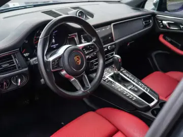 2020 Porsche Macan с пробегом 28 000 км