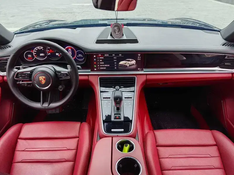 2023 Porsche Panamera с пробегом 46 000 км