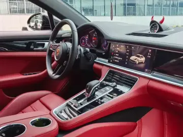 2023 Porsche Panamera с пробегом 46 000 км