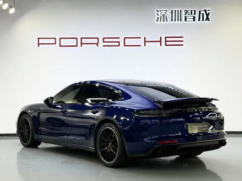2022 Porsche Panamera с пробегом 28 000 км
