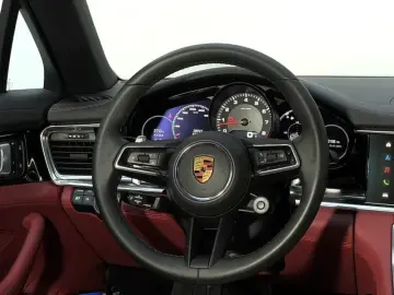 2022 Porsche Panamera с пробегом 28 000 км