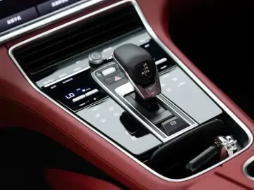 2022 Porsche Panamera с пробегом 83 000 км