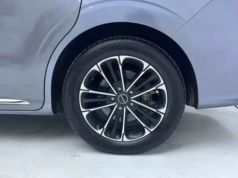 2023 Roewe iMAX8 с пробегом 87 600 км