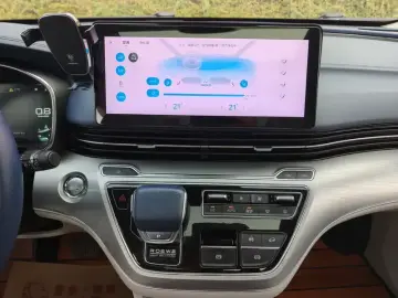 2021 Roewe iMAX8 с пробегом 74 000 км