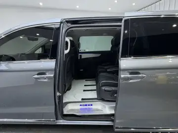 2022 Roewe iMAX8 с пробегом 76 800 км