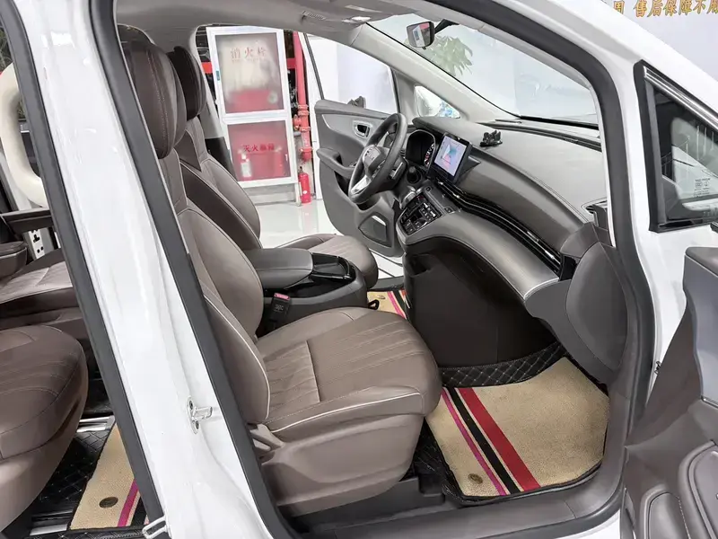 2023 Roewe iMAX8 с пробегом 81 000 км