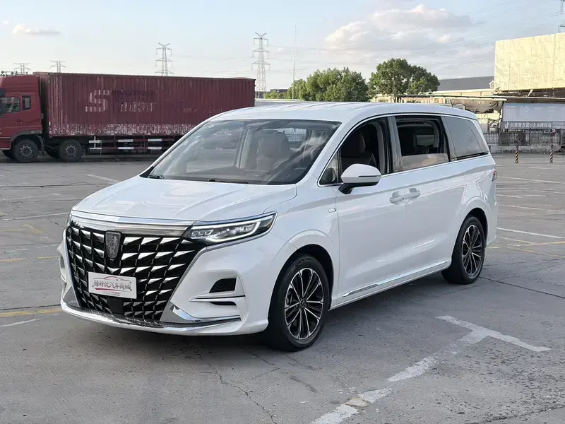 2023 Roewe iMAX8 с пробегом 95 000 км