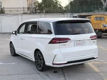 2023 Roewe iMAX8 с пробегом 95 000 км