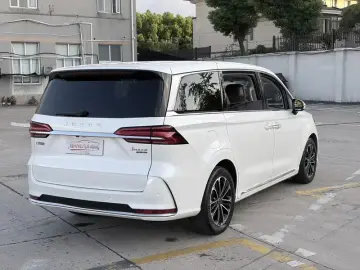 2023 Roewe iMAX8 с пробегом 95 000 км