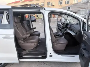 2023 Roewe iMAX8 с пробегом 95 000 км