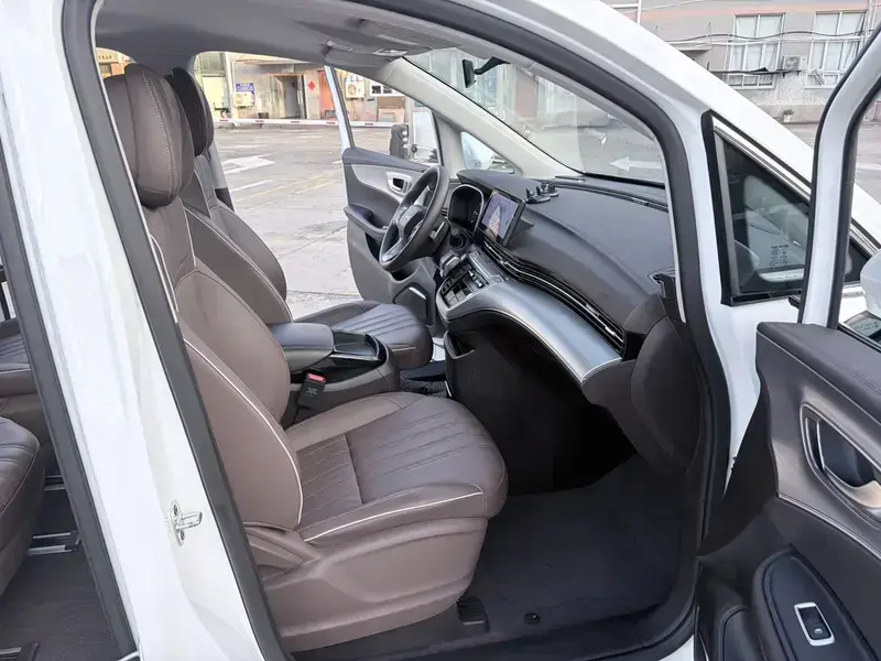 2023 Roewe iMAX8 с пробегом 95 000 км