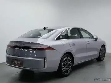 2025 Roewe M7 с пробегом 5 100 км