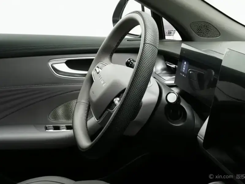 2025 Roewe M7 с пробегом 5 100 км