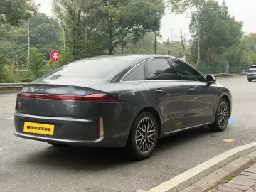 2025 Roewe M7 с пробегом 16 000 км