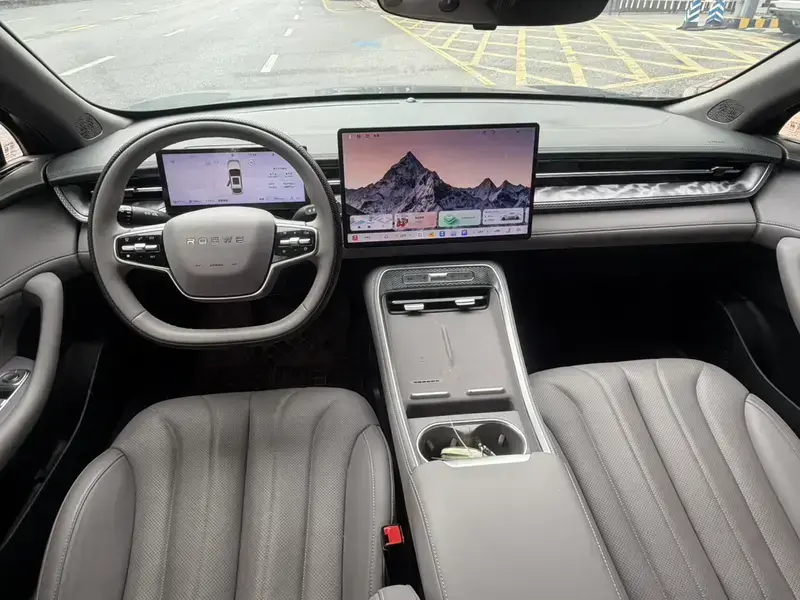 2025 Roewe M7 с пробегом 16 000 км
