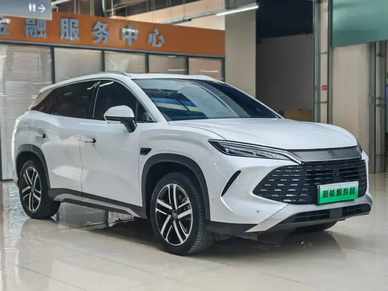 2025 BYD Song L с пробегом 25 000 км