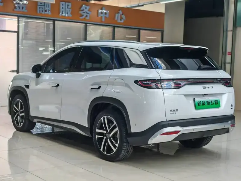 2025 BYD Song L с пробегом 25 000 км