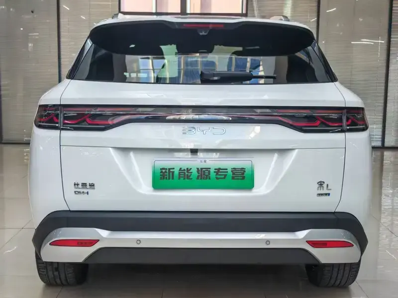 2025 BYD Song L с пробегом 25 000 км