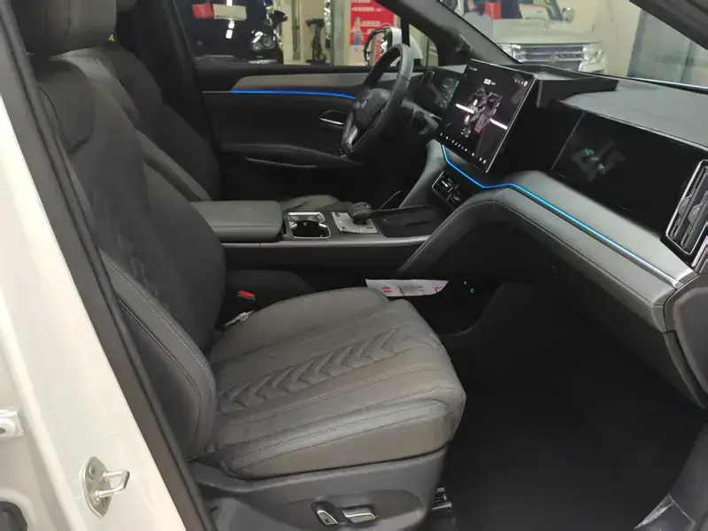 2025 BYD Song L с пробегом 25 000 км