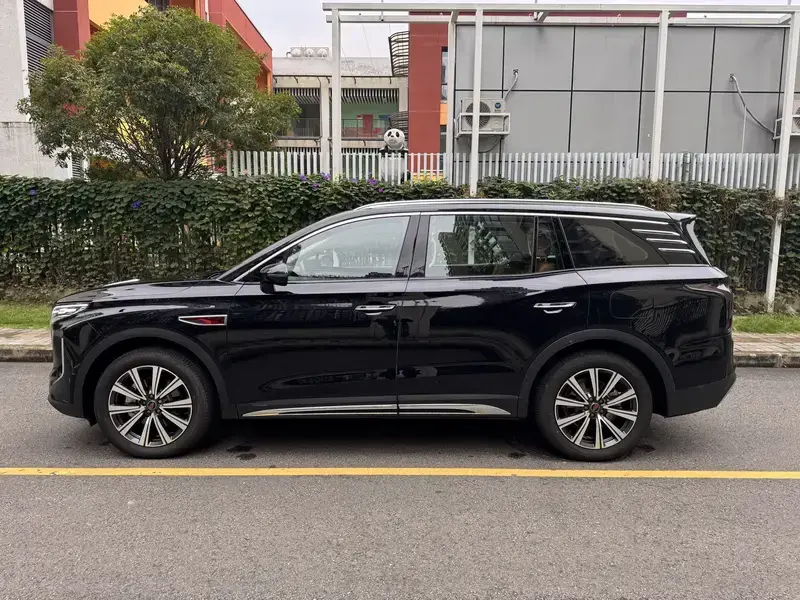 2025 Hongqi HS7 с пробегом 4 500 км