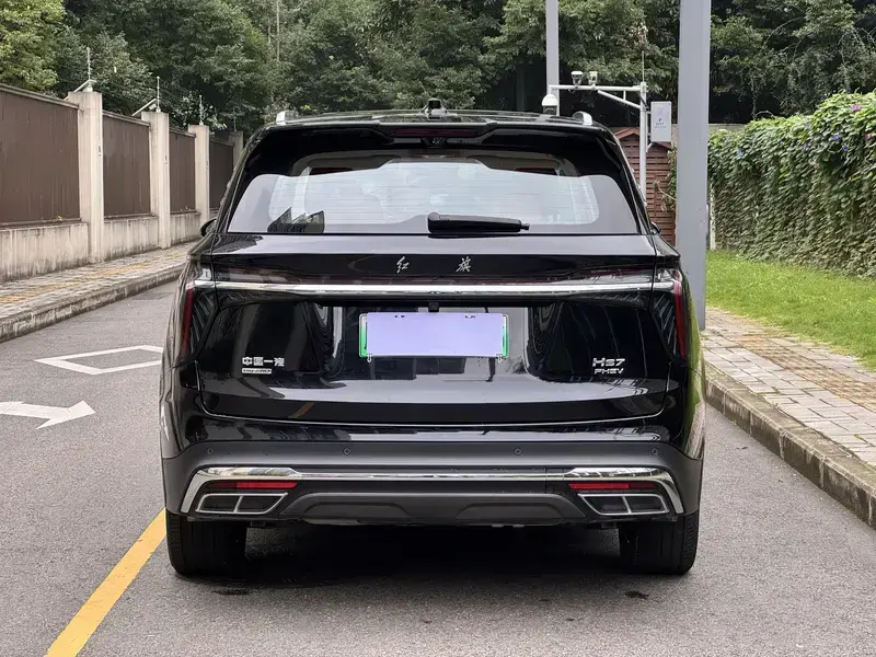 2025 Hongqi HS7 с пробегом 4 500 км
