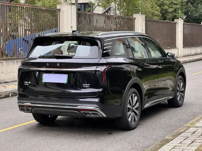 2025 Hongqi HS7 с пробегом 4 500 км