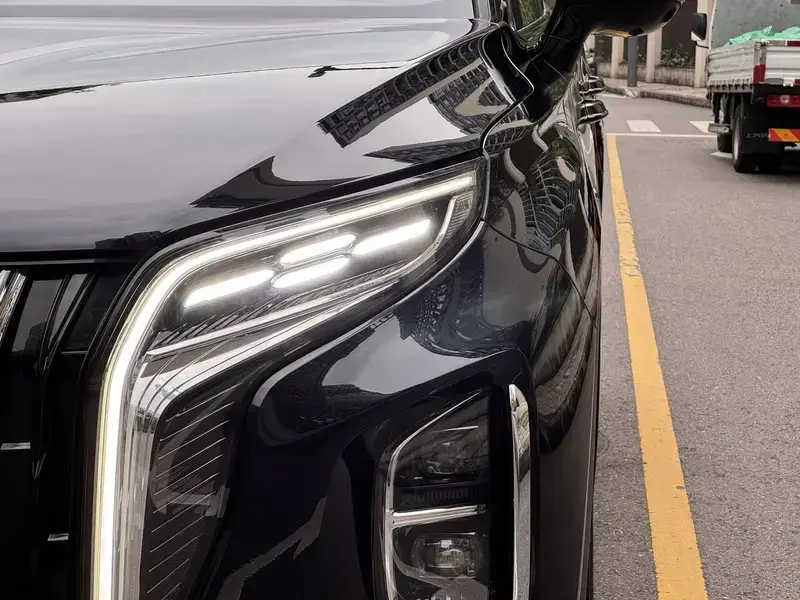 2025 Hongqi HS7 с пробегом 4 500 км