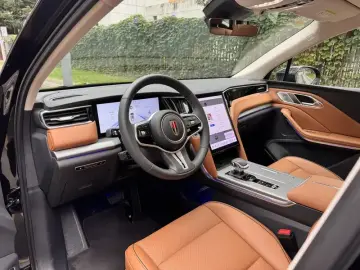 2025 Hongqi HS7 с пробегом 4 500 км