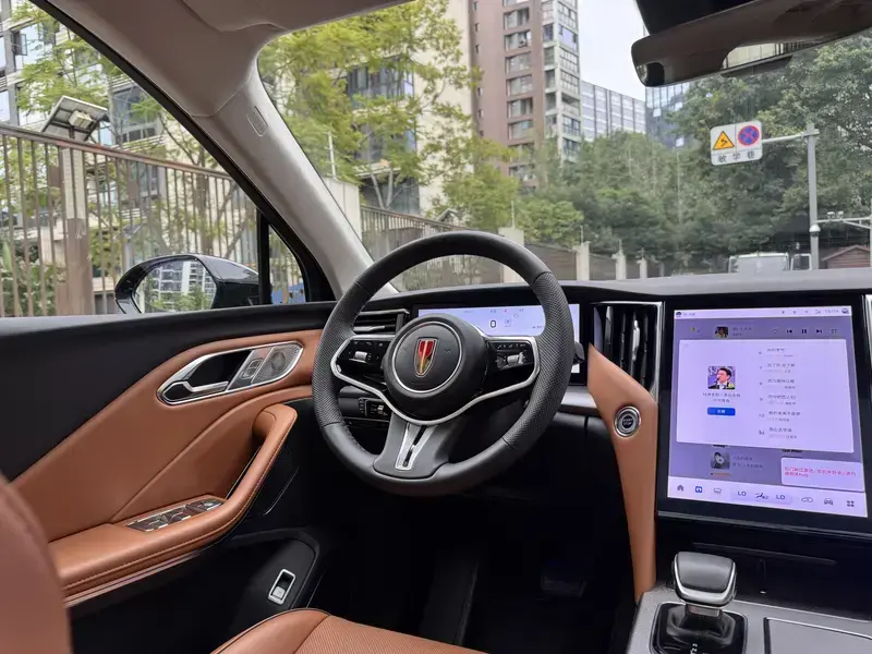 2025 Hongqi HS7 с пробегом 4 500 км