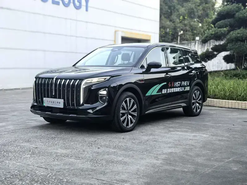 2025 Hongqi HS7 с пробегом 1 000 км