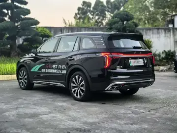 2025 Hongqi HS7 с пробегом 1 000 км