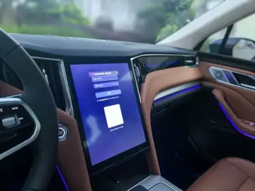 2025 Hongqi HS7 с пробегом 1 000 км