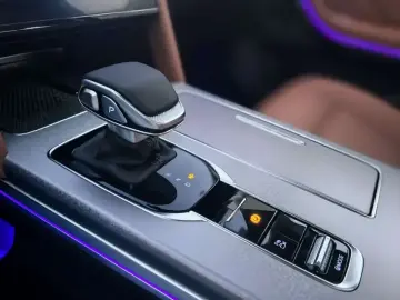 2025 Hongqi HS7 с пробегом 1 000 км
