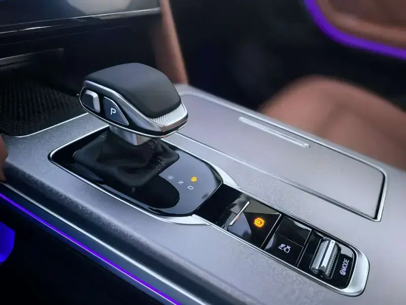 2025 Hongqi HS7 с пробегом 1 000 км