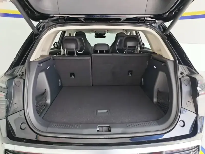 2024 Hongqi HS3 с пробегом 12 000 км