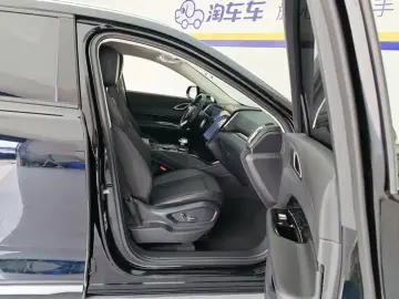 2024 Hongqi HS3 с пробегом 12 000 км
