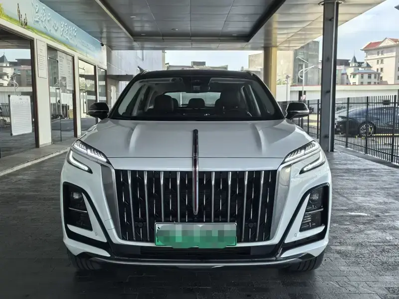 2025 Hongqi HS3 с пробегом 23 000 км